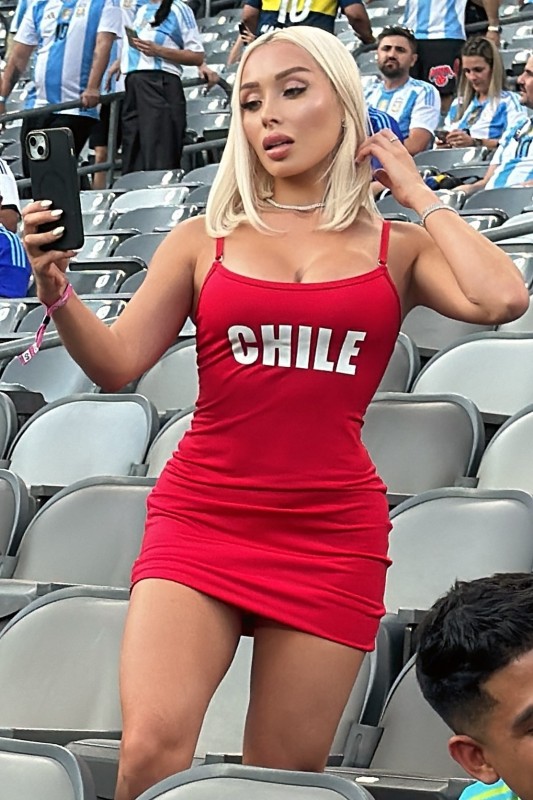Η Daniella Chavez υποστηρίζει την Χιλή στο MetLife Stadium για το Copa America 2024